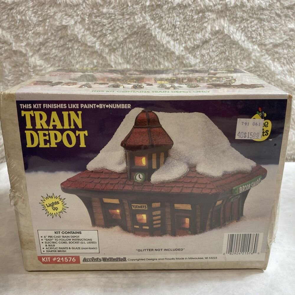 Rare VTG Wee Crafts English Country Village Olde English Brookshire Train Depot